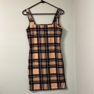 Nude checkered short dress